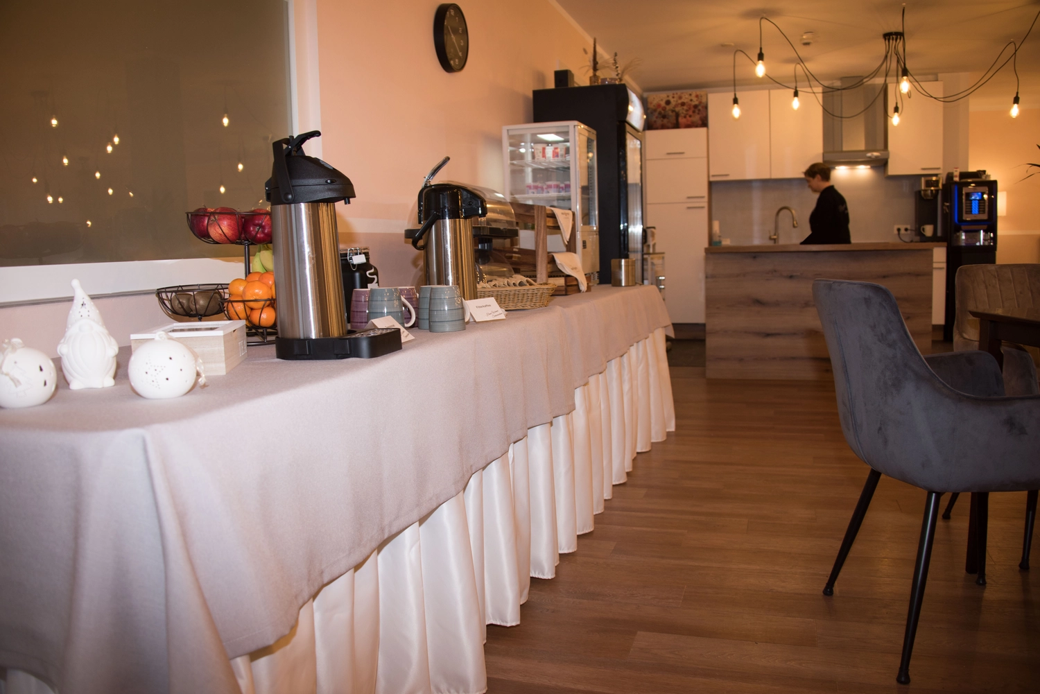 Verpleegster met een oude man